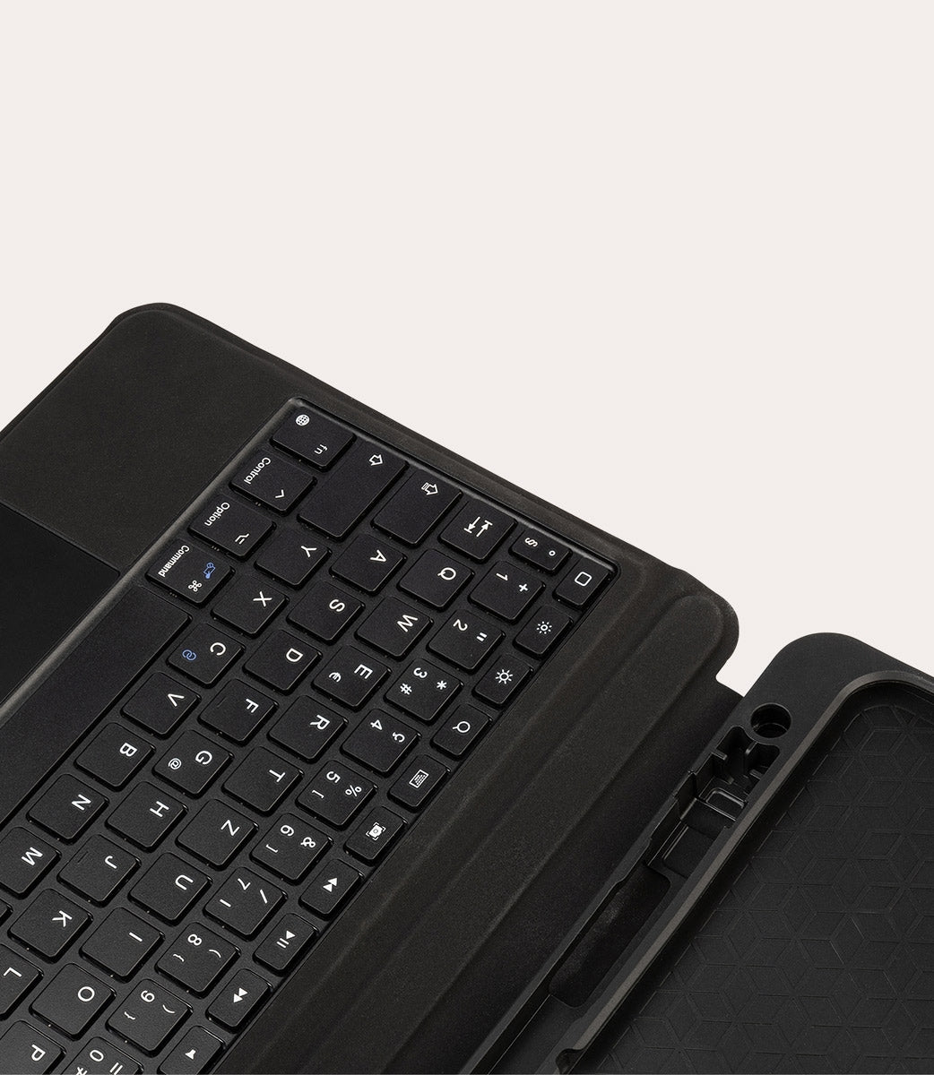 Funda teclado Tucano con TrackPad para iPad 10ª Generación 10.9”